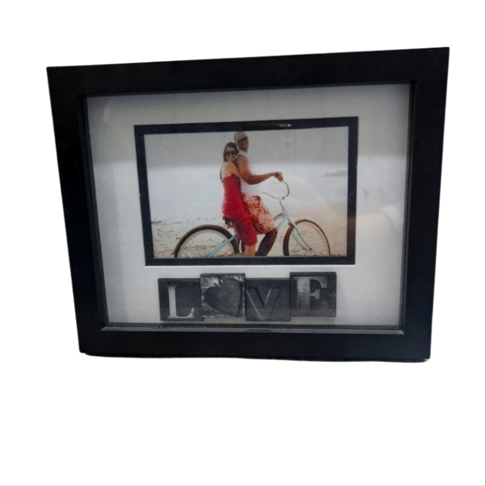 Black 4x6 Photo Frame LOVE